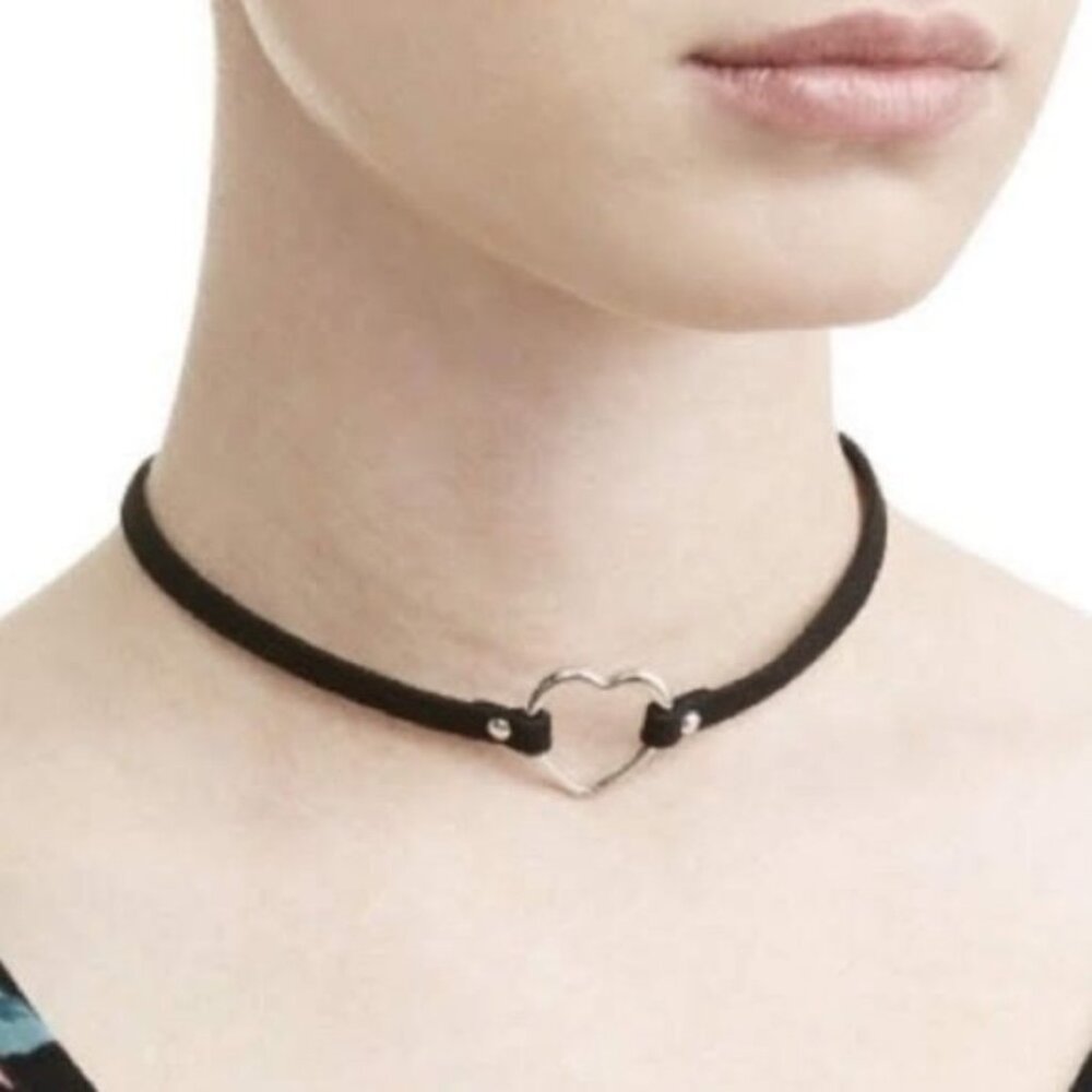 Heart Pendant Choker